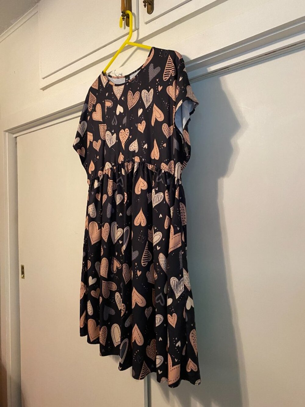 Really cute black, empire style dress, covered w/hearts, size 0XL* - Picture 5 of 9
